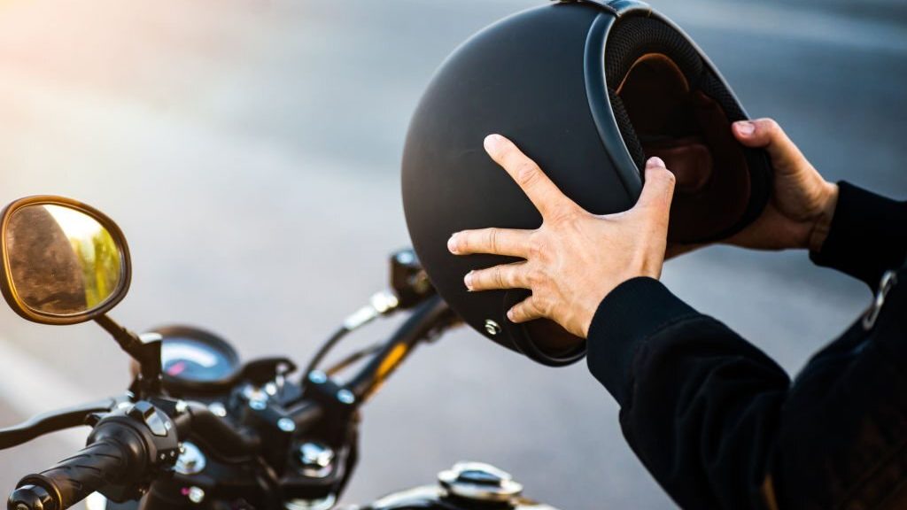 Motorcycle-Helmet-Fit